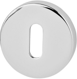 Okrągły, metalowy element z wycięciem w kształcie prostokąta, błyszczący i gładki.