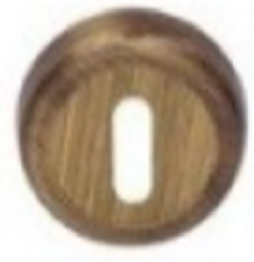 Okrągły, drewniany element z wycięciem w kształcie prostokąta w środku.