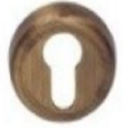 Okrągła osłona zamka z otworem w kształcie klucza, wykonana z drewna.