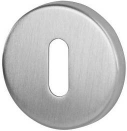 Metalowa okrągła osłona z prostokątnym otworem w środku, o matowej powierzchni.