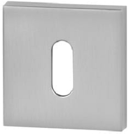 Metalowa osłona gniazda elektrycznego w kolorze srebrnym, prostokątna z otworem w środku.