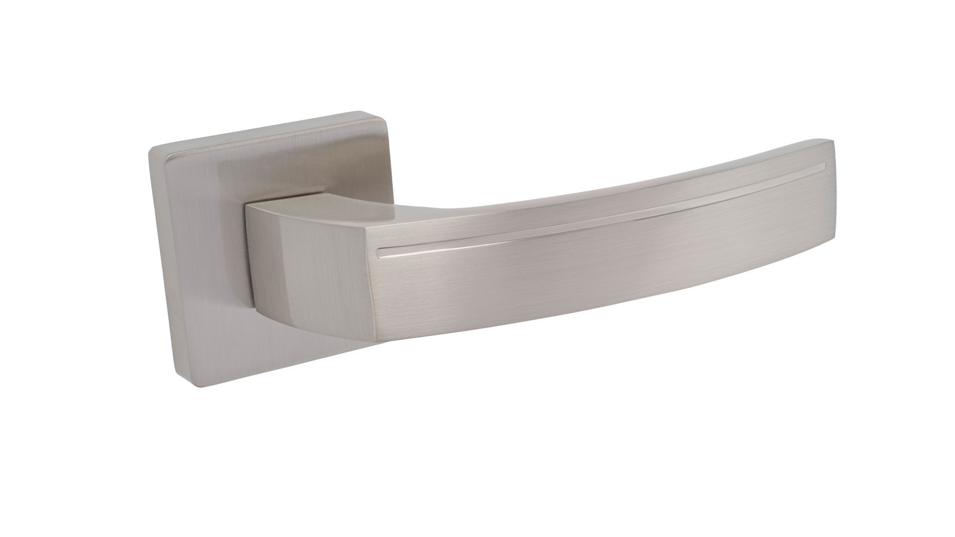 Nowoczesny uchwyt drzwiowy w kolorze srebrnym, o gładkiej, lekko zaokrąglonej formie.