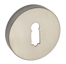 Okrągła, metalowa wkładka zamka z otworem w kształcie klucza.