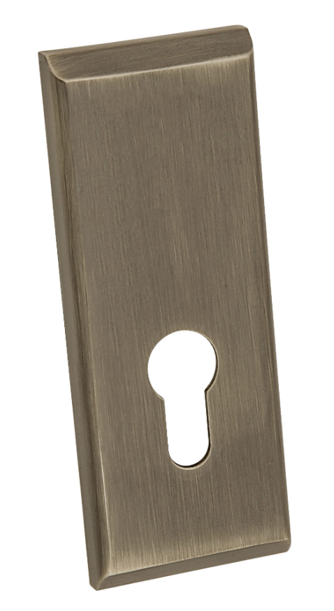 Metalowa osłona zamka w kolorze brązowym z otworem na klucz.