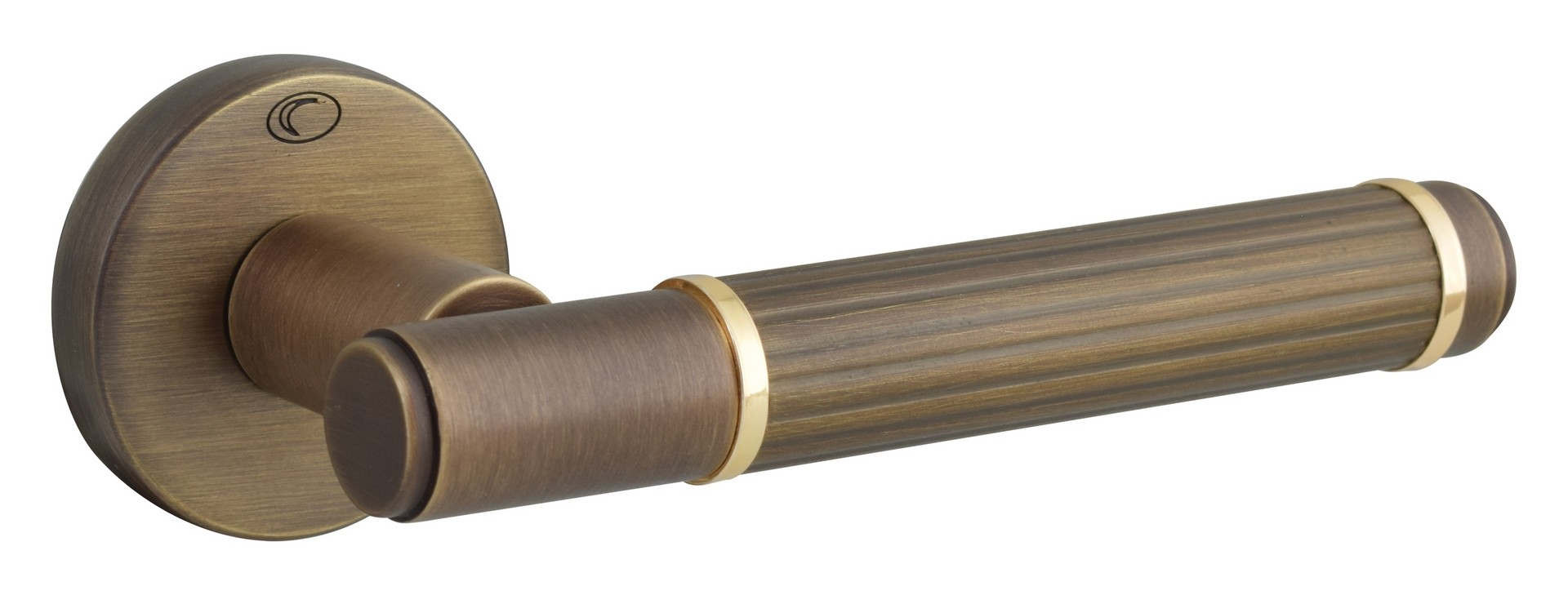 Stylowy uchwyt drzwiowy w odcieniach brązu z dekoracyjnymi złotymi akcentami.