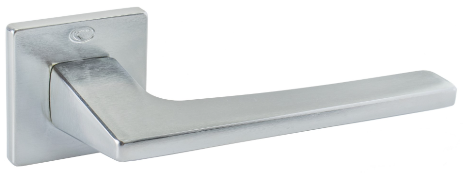 Metalowy uchwyt drzwiowy w nowoczesnym stylu, o prostym, eleganckim kształcie.