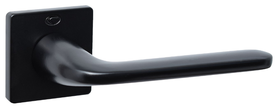 Czarna klamka drzwiowa o prostym, nowoczesnym kształcie na kwadratowej podstawie.