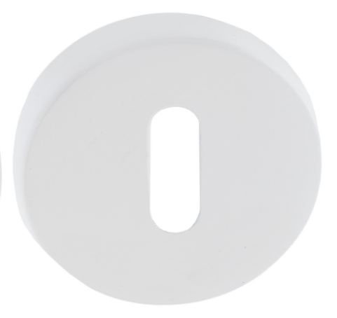 Biały okrągły element z wąskim otworem w kształcie prostokąta na środku.