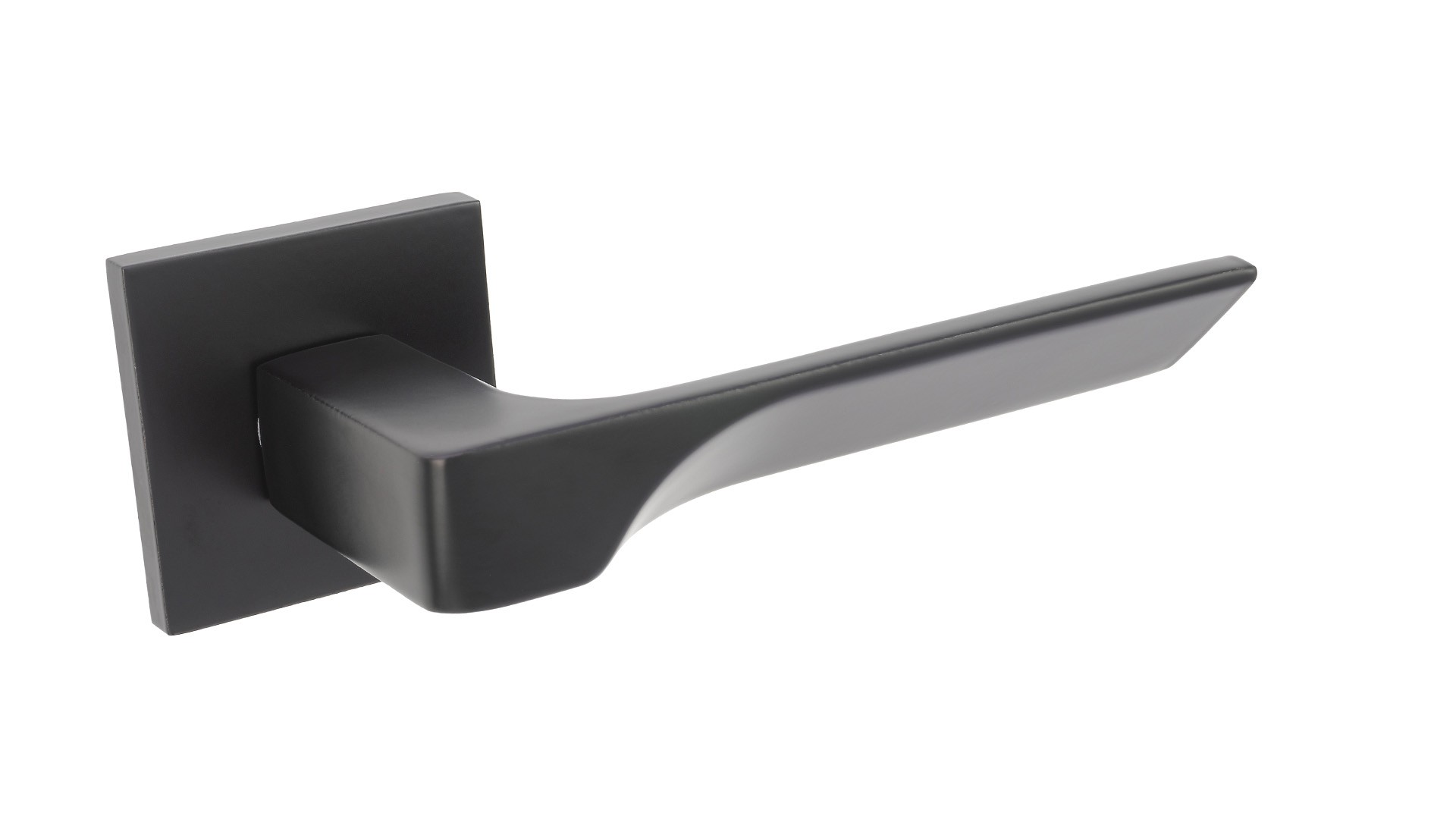 Czarna klamka drzwiowa o nowoczesnym designie, zamocowana na kwadratowej podstawie.