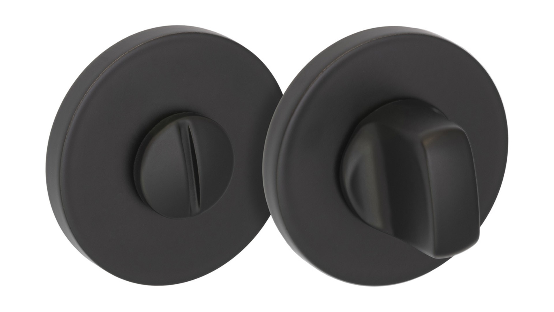 Czarne, okrągłe klamki drzwiowe z przyciskiem i otworem do zamykania.