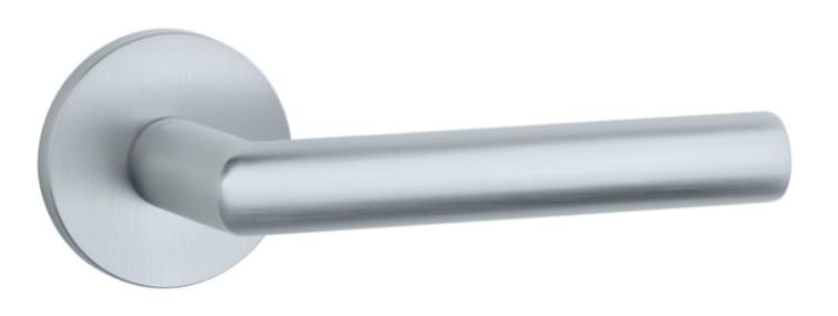 Metalowy uchwyt drzwiowy w nowoczesnym stylu, o prostym, cylindrycznym kształcie i matowym wykończeniu.