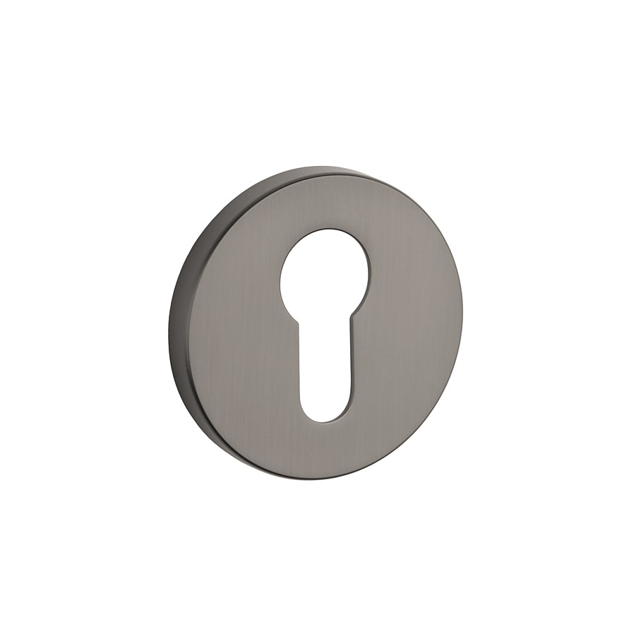 Metalowy wkład zamka w okrągłej obudowie, z otworem w kształcie klucza.