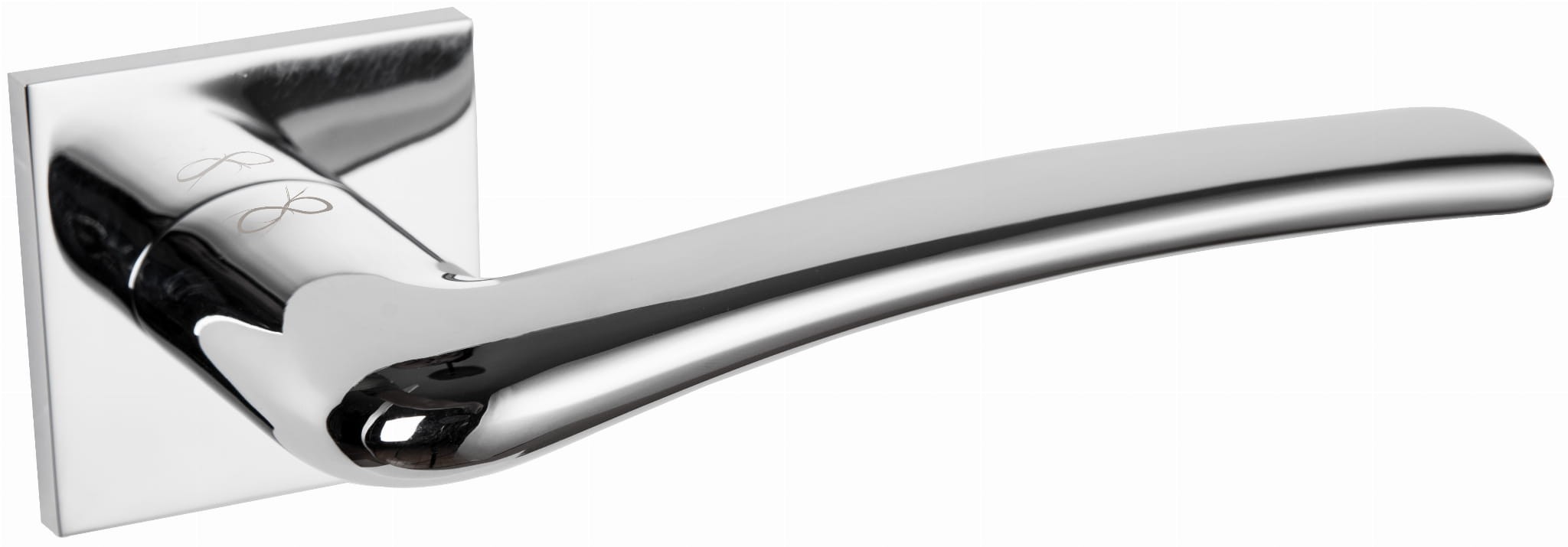 Elegancki, chromowany uchwyt drzwiowy o nowoczesnym designie, zamocowany na kwadratowej płycie.