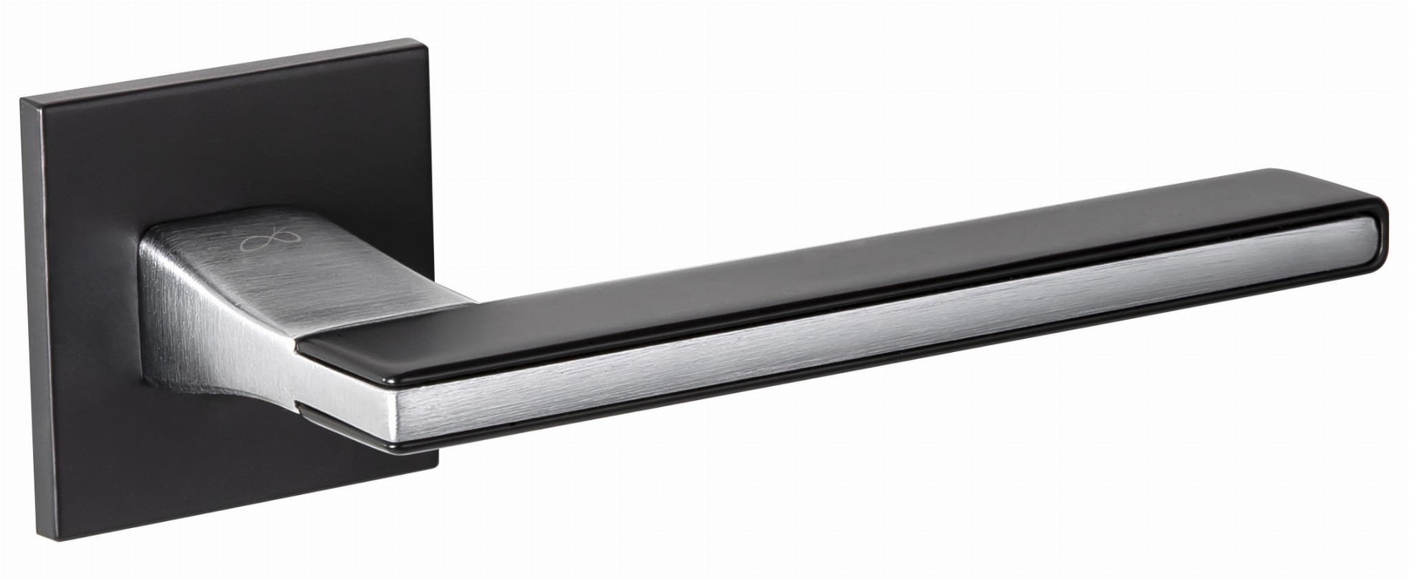 Nowoczesny uchwyt drzwiowy w kolorze czarnym z metalowymi akcentami, zamontowany na prostokątnej płycie.