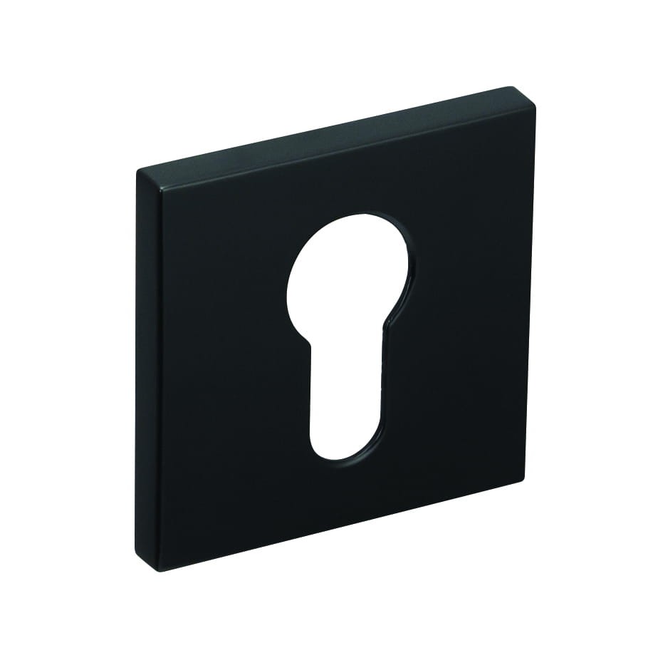 Czarny, prostokątny element z wycięciem w kształcie klucza, służący jako osłona zamka.