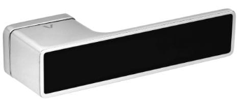 Metalowy uchwyt w kształcie prostokąta, z czarnym wykończeniem i błyszczącą srebrną ramką.