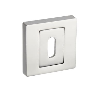 Metalowy włącznik światła w kwadratowej obudowie o gładkiej powierzchni.