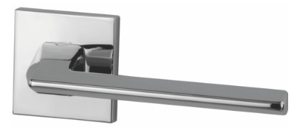 Lśniący, metalowy uchwyt drzwiowy w prostokątnej podstawie.