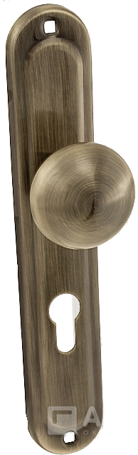 Metalowa klamka w odcieniu antycznego brązu, umieszczona na prostokątnej płycie z otworem na zamek.