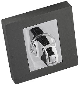 Czarny włącznik światła z metalowym przyciskiem w centralnej części.