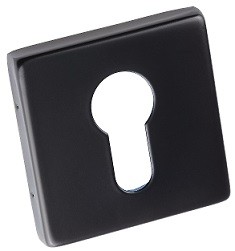 Kwadratowa osłona zamka w kolorze czarnym z otworem w kształcie klucza na środku.