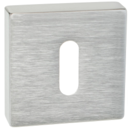Metalowa osłona z otworem w kształcie prostokąta, o szczotkowanej powierzchni.