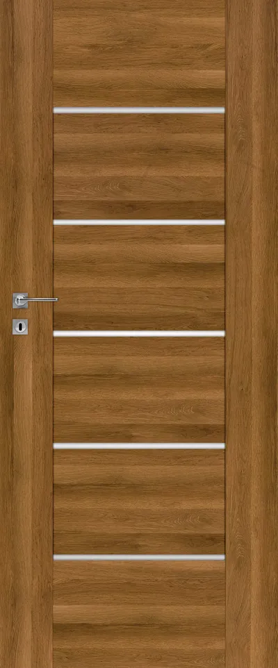 Brązowe drzwi z poziomymi, białymi paskami dekoracyjnymi i metalowym zamkiem.