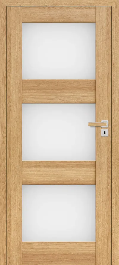 Drzwi w kolorze jasnego drewna z trzema poziomymi przeszkleniami. Metalowy zamek i klamka po prawej stronie.
