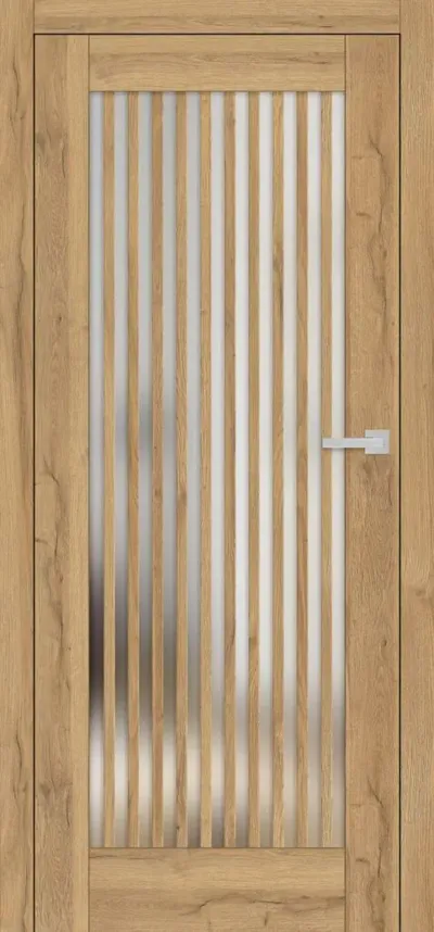 Drzwi w kolorze jasnego drewna z przeszkleniem w formie pionowych listew.