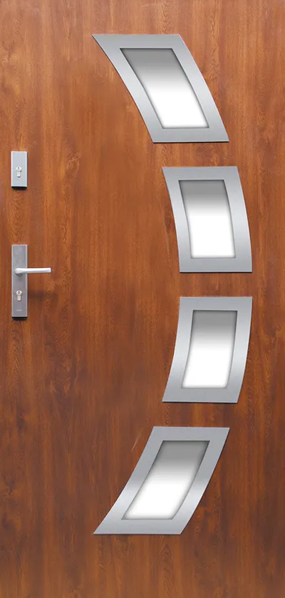 Drzwi w kolorze brązowym z czterema prostokątnymi, zaokrąglonymi oknami w metalowej ramie.