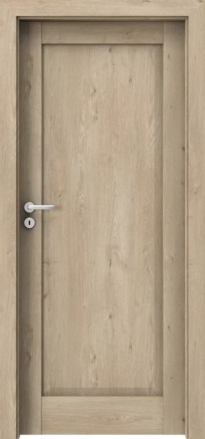 Jasne, drewniane drzwi z metalową klamką i zamkiem, o prostym, nowoczesnym designie.